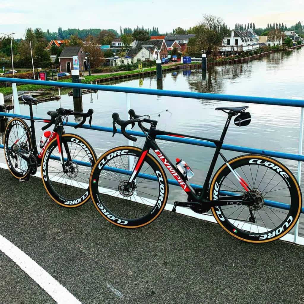 Ultieme racefiets met aerodynamisch ontwerp en hoogwaardige CUORE wielen.